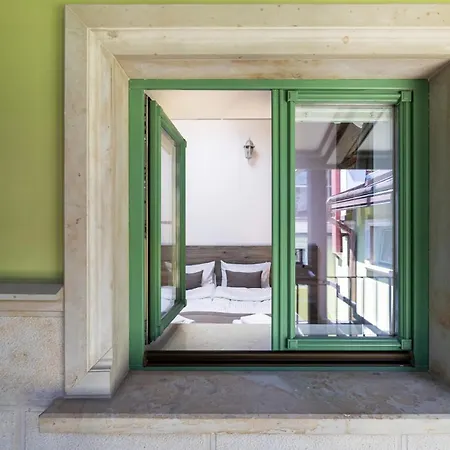 Oysters & Bubbles Gastro Hotel. Rynok Square * Lviv