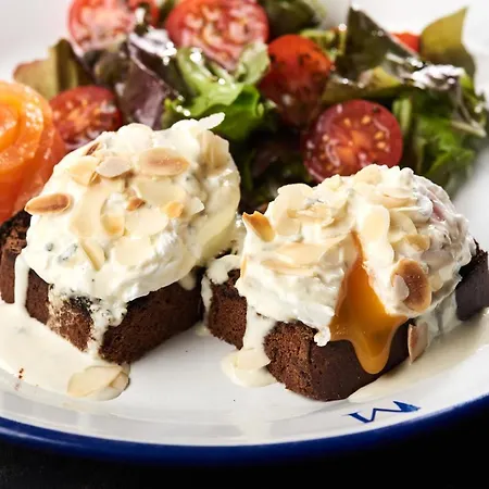 Oysters & Bubbles Gastro Hotel. Rynok Square Szálloda Lviv