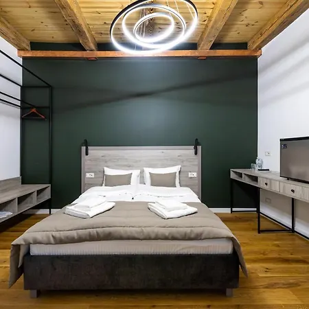 Szálloda Oysters & Bubbles Gastro Hotel. Rynok Square Lviv