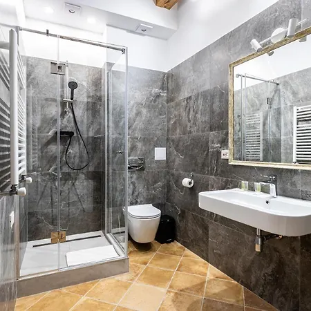 Oysters & Bubbles Gastro Hotel. Rynok Square Szálloda Lviv