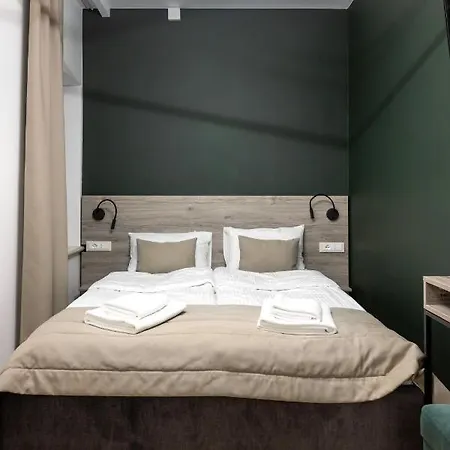 Oysters & Bubbles Gastro Hotel. Rynok Square Szálloda *