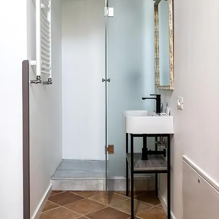 Oysters & Bubbles Gastro Hotel. Rynok Square Ξενοδοχείο