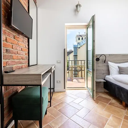 Oysters & Bubbles Gastro Hotel. Rynok Square Ξενοδοχείο Λβιβ