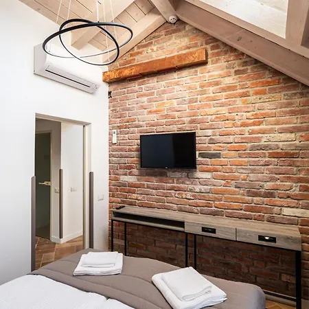 Oysters & Bubbles Gastro Hotel. Rynok Square * Lviv