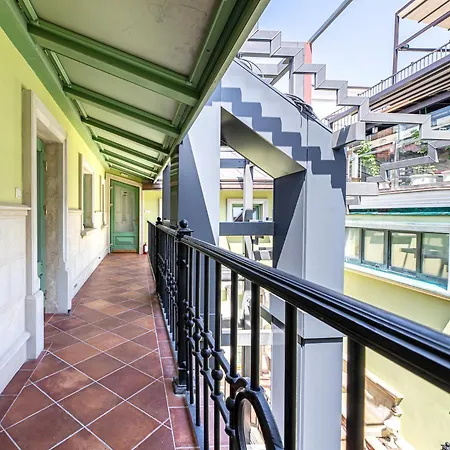 Ξενοδοχείο Oysters & Bubbles Gastro Hotel. Rynok Square