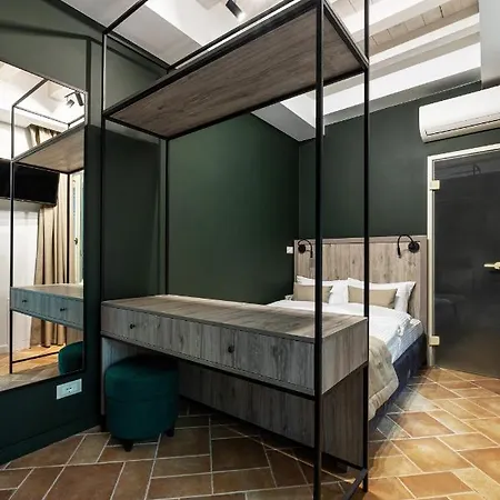 Oysters & Bubbles Gastro Hotel. Rynok Square Hotel *