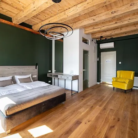 Hotel Oysters & Bubbles Gastro Hotel. Rynok Square *