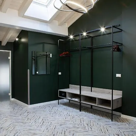 Oysters & Bubbles Gastro Hotel. Rynok Square * Lemberg