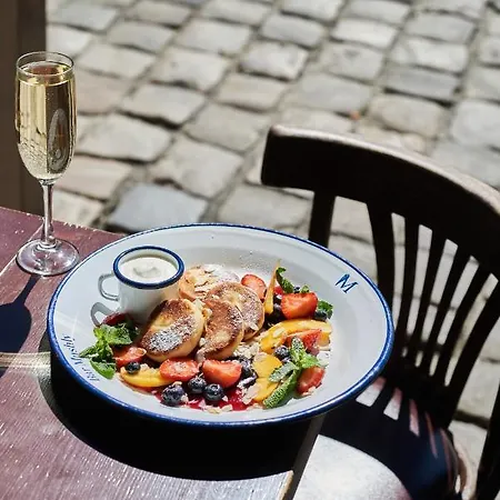 Hotel Oysters & Bubbles Gastro Hotel. Rynok Square