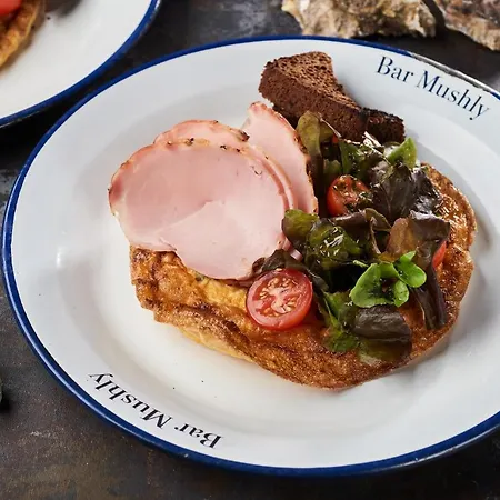 Ξενοδοχείο Oysters & Bubbles Gastro Hotel. Rynok Square Λβιβ