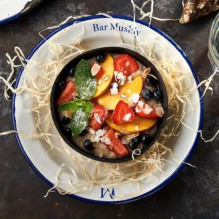 Oysters & Bubbles Gastro Hotel. Rynok Square Ξενοδοχείο Λβιβ