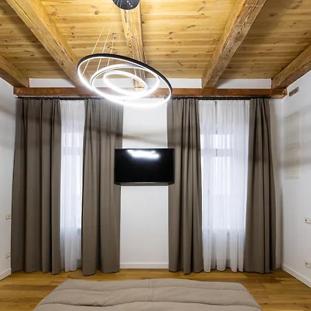 Oysters & Bubbles Gastro Hotel. Rynok Square Ξενοδοχείο