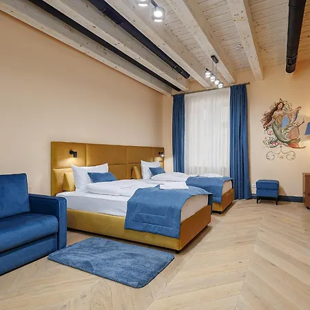 Oysters & Bubbles Gastro Hotel. Rynok Square Hotel *