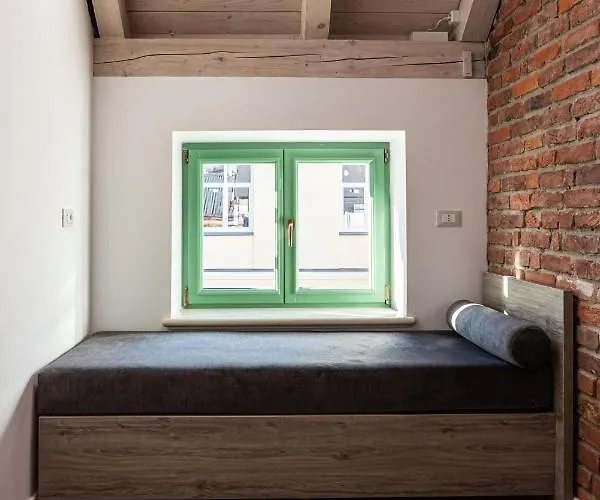 Oysters & Bubbles Gastro Hotel. Rynok Square Hotel