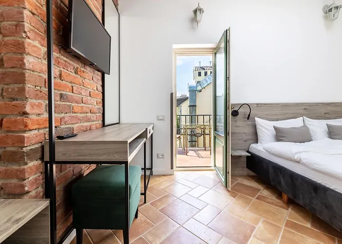 Oysters & Bubbles Gastro Hotel. Rynok Square ホテル リヴィウ