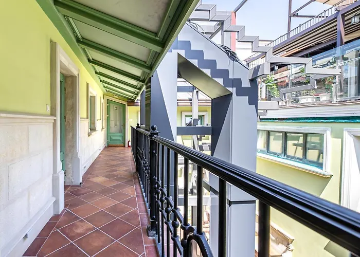 ホテル Oysters & Bubbles Gastro Hotel. Rynok Square