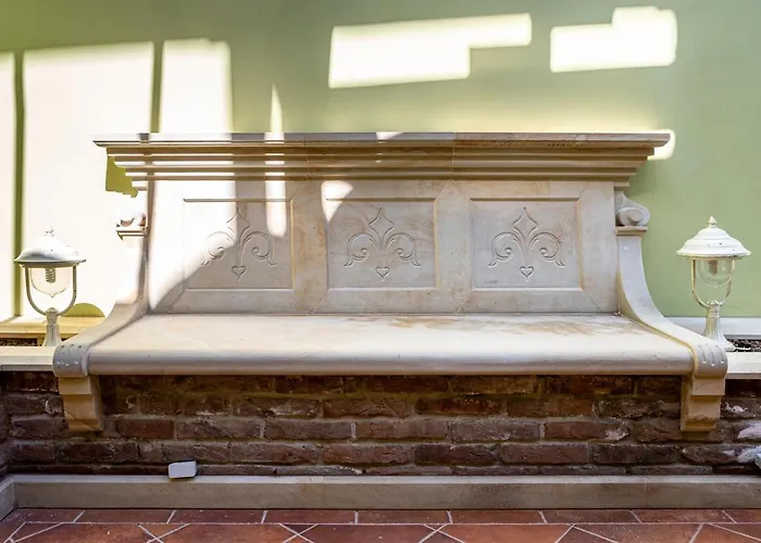 Oysters & Bubbles Gastro Hotel. Rynok Square Hotel Lvov