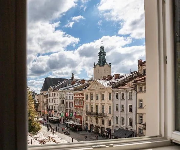 Oysters & Bubbles Gastro Hotel. Rynok Square ホテル リヴィウ
