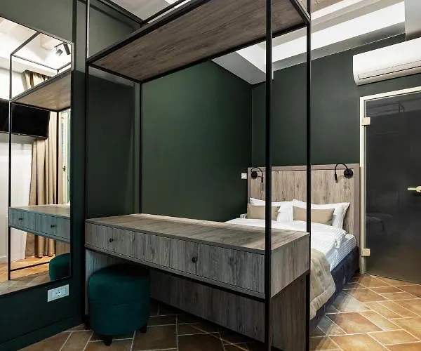 Oysters & Bubbles Gastro Hotel. Rynok Square ホテル *