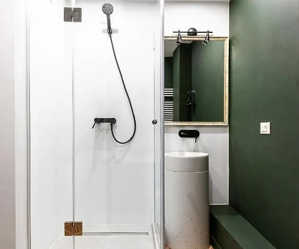 Oysters & Bubbles Gastro Hotel. Rynok Square ホテル リヴィウ