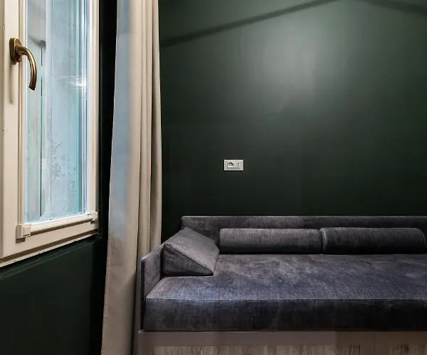 Oysters & Bubbles Gastro Hotel. Rynok Square ホテル *