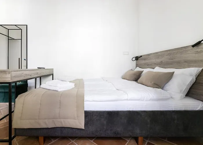 Oysters & Bubbles Gastro Hotel. Rynok Square ホテル