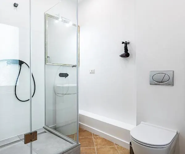 Oysters & Bubbles Gastro Hotel. Rynok Square ホテル *