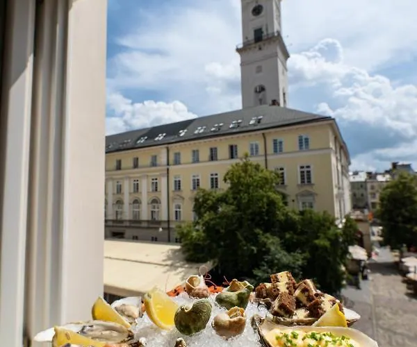 Oysters & Bubbles Gastro Hotel. Rynok Square