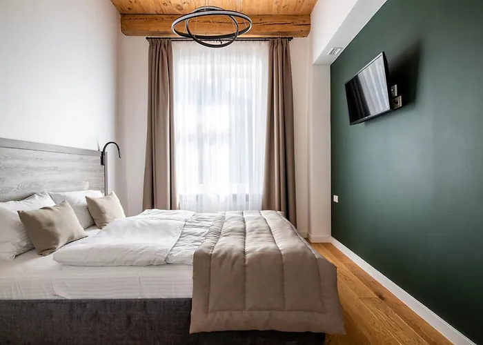 Oysters & Bubbles Gastro Hotel. Rynok Square ホテル