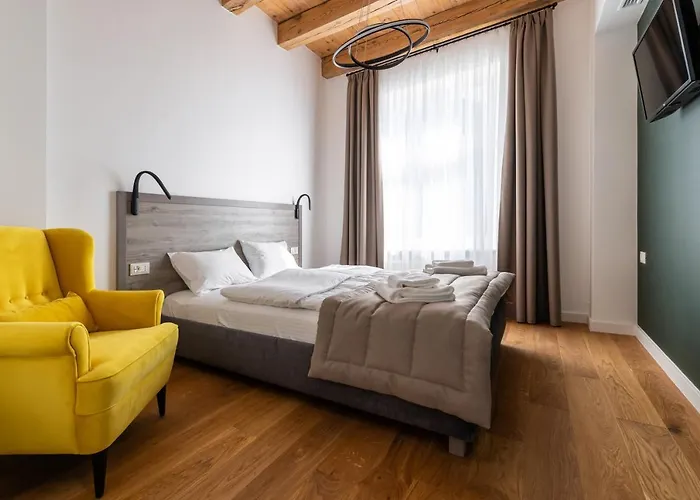 Oysters & Bubbles Gastro Hotel. Rynok Square リヴィウ