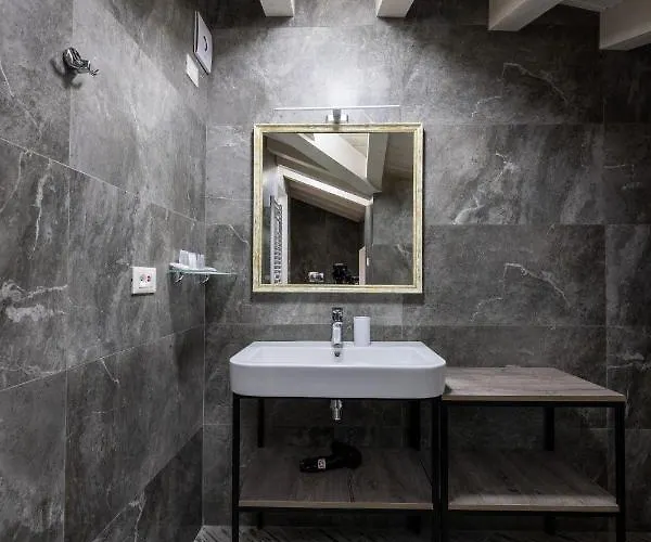 Oysters & Bubbles Gastro Hotel. Rynok Square Hotel Lvov