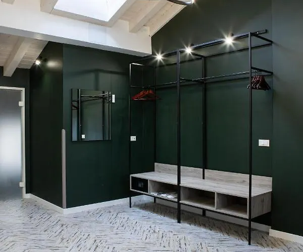 Oysters & Bubbles Gastro Hotel. Rynok Square * Lviv