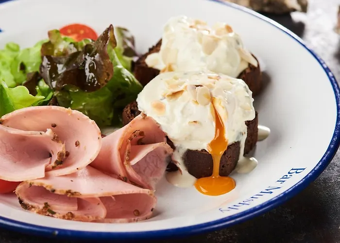 Oysters & Bubbles Gastro Hotel. Rynok Square ホテル