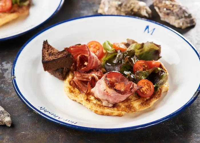 Oysters & Bubbles Gastro Hotel. Rynok Square * リヴィウ