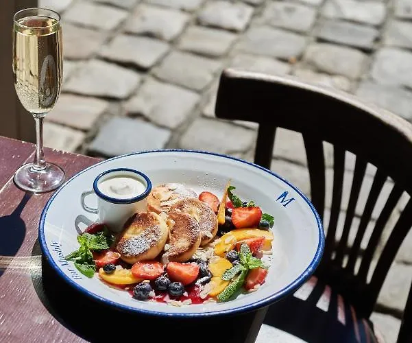 ホテル Oysters & Bubbles Gastro Hotel. Rynok Square