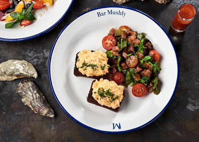 Oysters & Bubbles Gastro Hotel. Rynok Square *