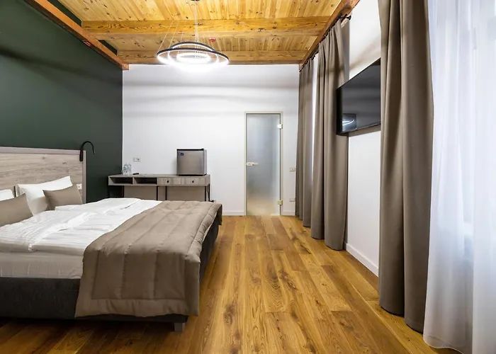 Oysters & Bubbles Gastro Hotel. Rynok Square ホテル *