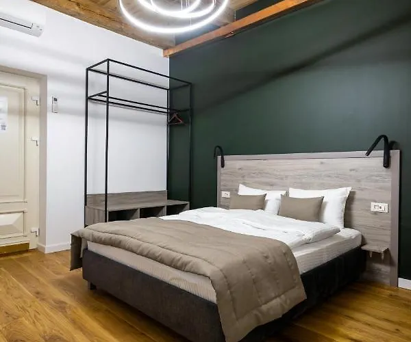 ホテル Oysters & Bubbles Gastro Hotel. Rynok Square