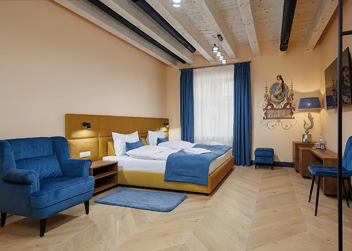 Oysters & Bubbles Gastro Hotel. Rynok Square * リヴィウ