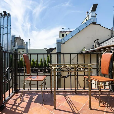 Oysters & Bubbles Gastro Hotel. Rynok Square 리비프