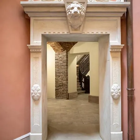 호텔 Oysters & Bubbles Gastro Hotel. Rynok Square 리비프