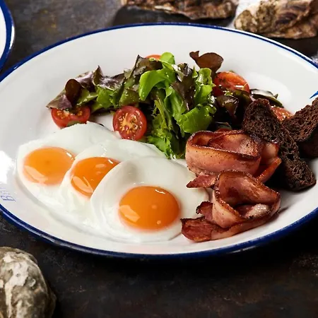 호텔 Oysters & Bubbles Gastro Hotel. Rynok Square 리비프