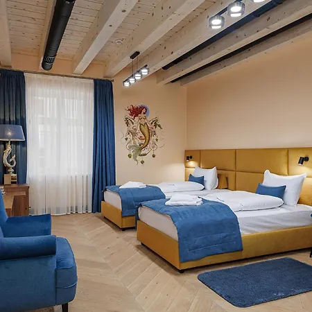 Oysters & Bubbles Gastro Hotel. Rynok Square 리비프