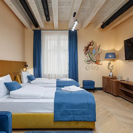 Oysters & Bubbles Gastro Hotel. Rynok Square 호텔 *