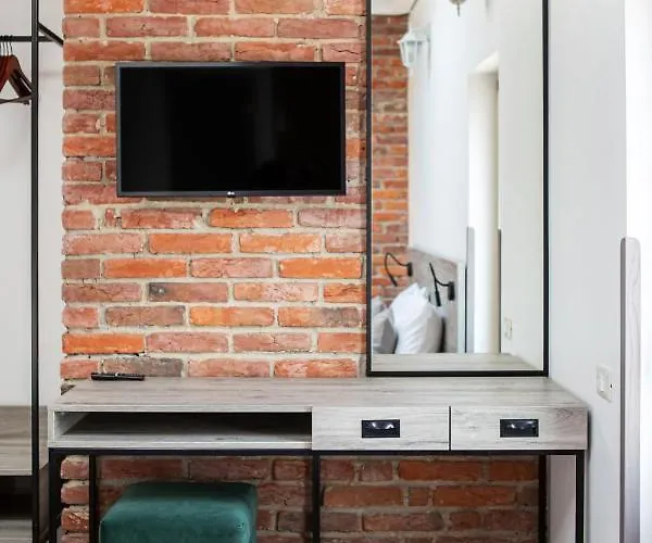 Oysters & Bubbles Gastro Hotel. Rynok Square Szálloda *